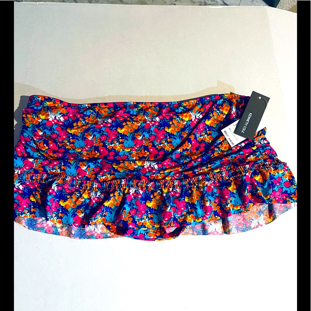 Kenneth Cole Reaction XL bikini bottom. NWT. Never worn. Has hygienic liner.